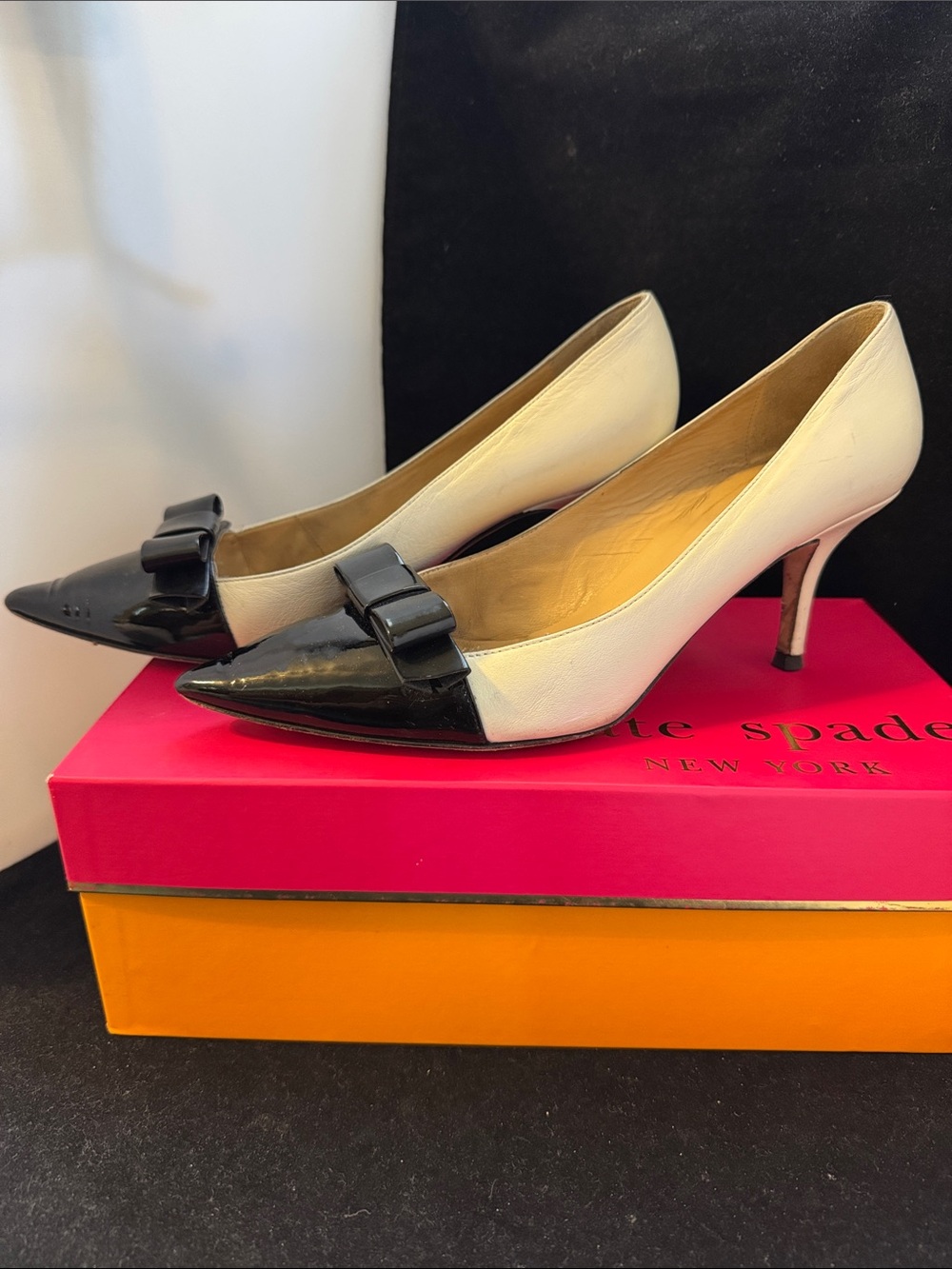 KATE SPADE New York "Janira" two-tone leather pump, cream and black - Size 9